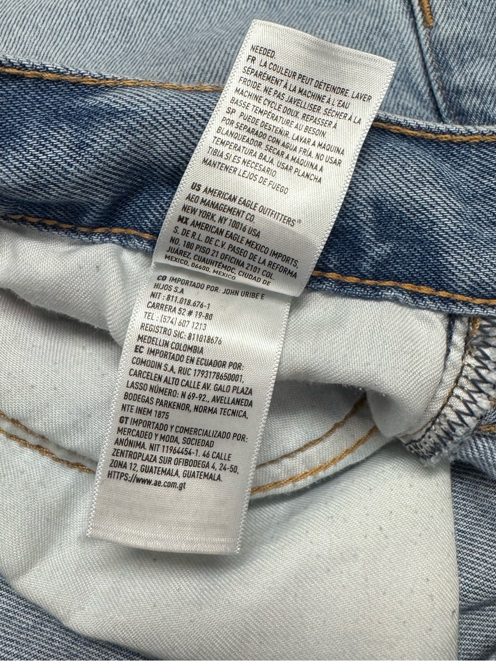 American Eagle Loose Jean Shorts Light Wash Distressed Denim Size 33 - Picture 8 of 16